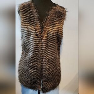 MAURICES NWOT Faux Fur Vest Size M